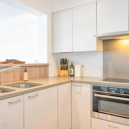 Seaview Two Bedroom 아파트 크노케-하이스트