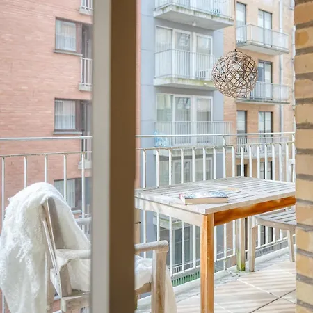 Seaview Two Bedroom 아파트 *